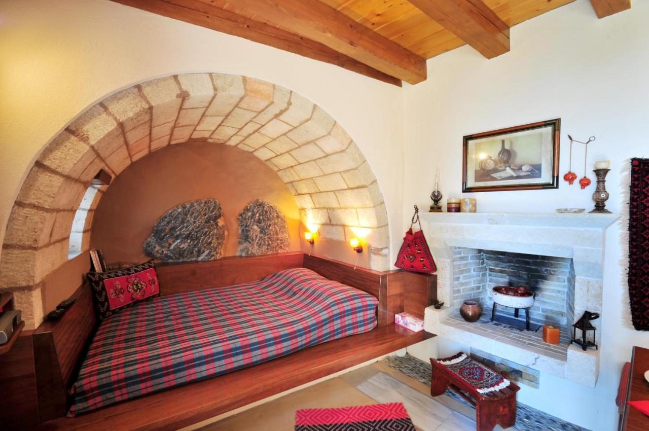 Izambo Guest Houses Monemvasia Extérieur photo