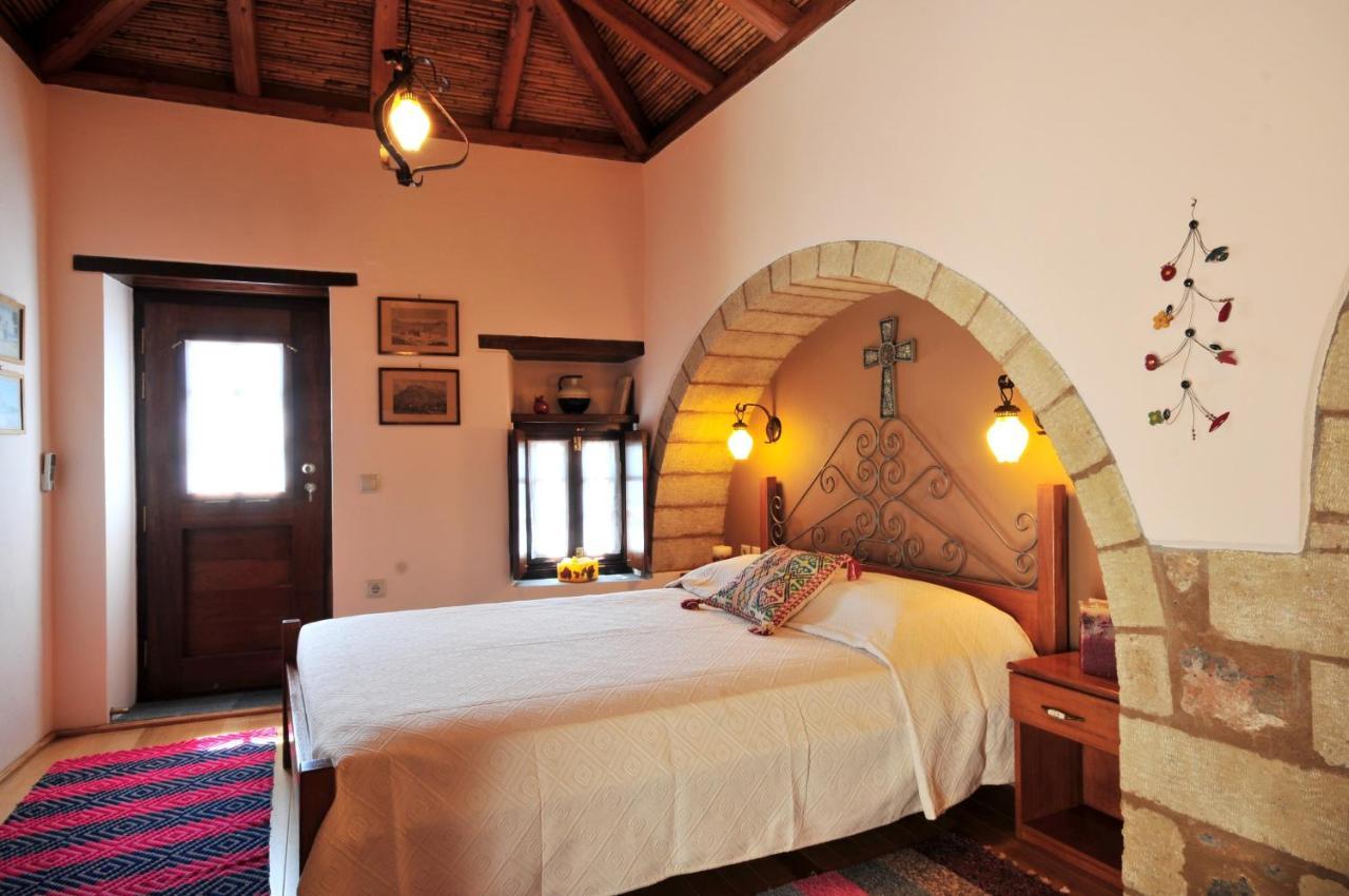 Izambo Guest Houses Monemvasia Extérieur photo