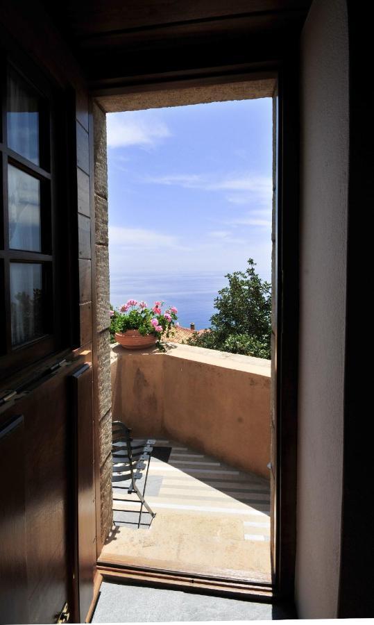 Izambo Guest Houses Monemvasia Extérieur photo