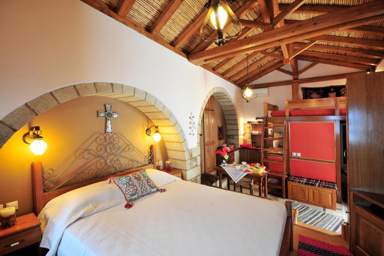 Izambo Guest Houses Monemvasia Extérieur photo